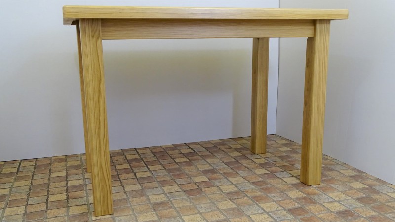 Stół z drewna dębowego kolor lakier naturalny