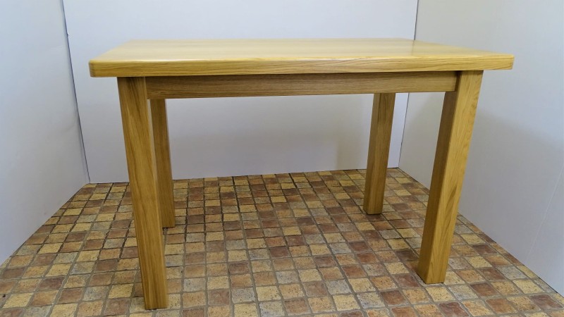 Stół z drewna dębowego kolor lakier naturalny