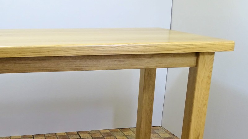 Stół z drewna dębowego kolor lakier naturalny