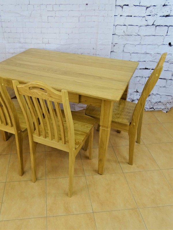 Krzesło drewniane Mila 2 z litego dębu w wariancie kolorystycznym lakier naturalny.