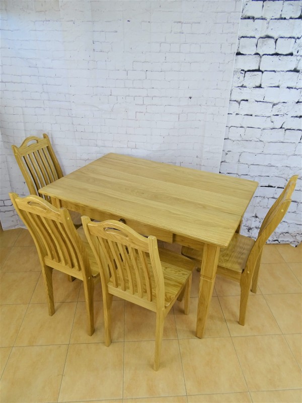 Krzesło drewniane Mila 2 z litego dębu w wariancie kolorystycznym lakier naturalny.