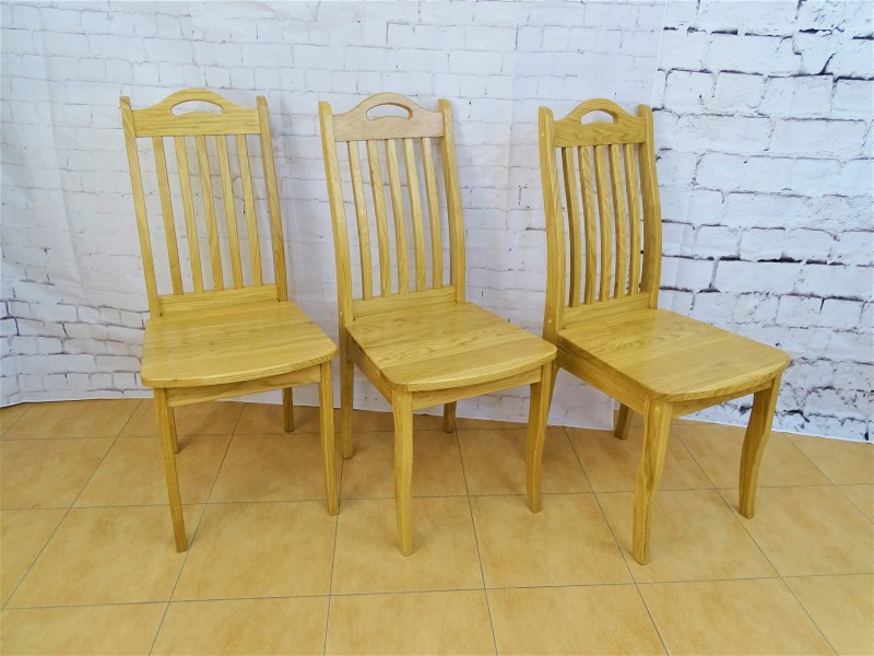 Krzesło drewniane Mila 2 z litego dębu w wariancie kolorystycznym lakier naturalny.