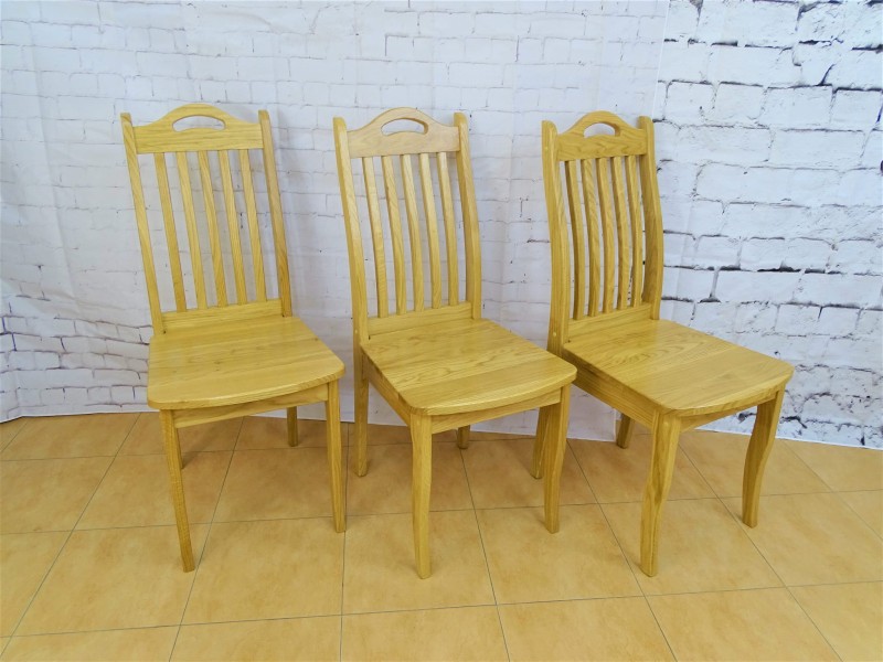 Krzesło drewniane Mila 2 z litego dębu w wariancie kolorystycznym lakier naturalny.