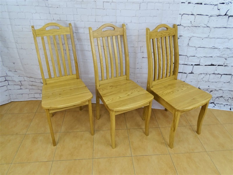 Krzesło drewniane Mila 2 z litego dębu w wariancie kolorystycznym lakier naturalny.