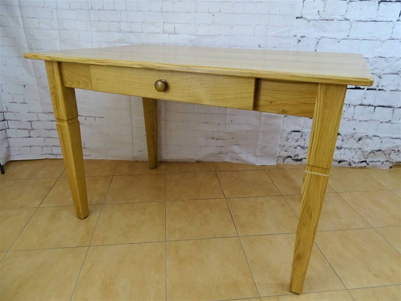 Stół z szufladą drewno dębowe kolor lakier naturalny.