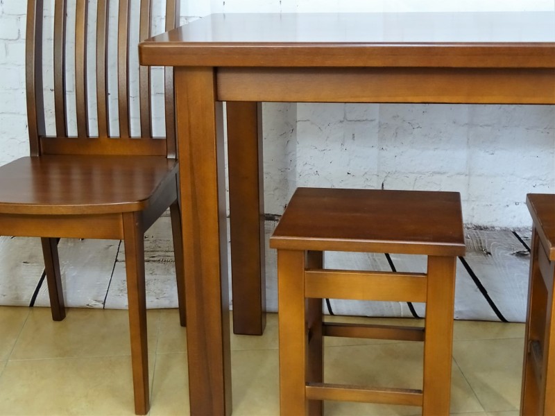 Zestaw mebli w kolorze brąz 2245.