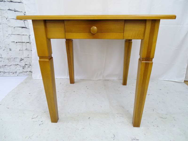 Stół kolor brunat 2205 rozmiar 70 x 70 cm h 74.