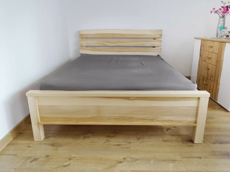 Łóżko country drewno jesionowe wykończenie olej bezbarwny.