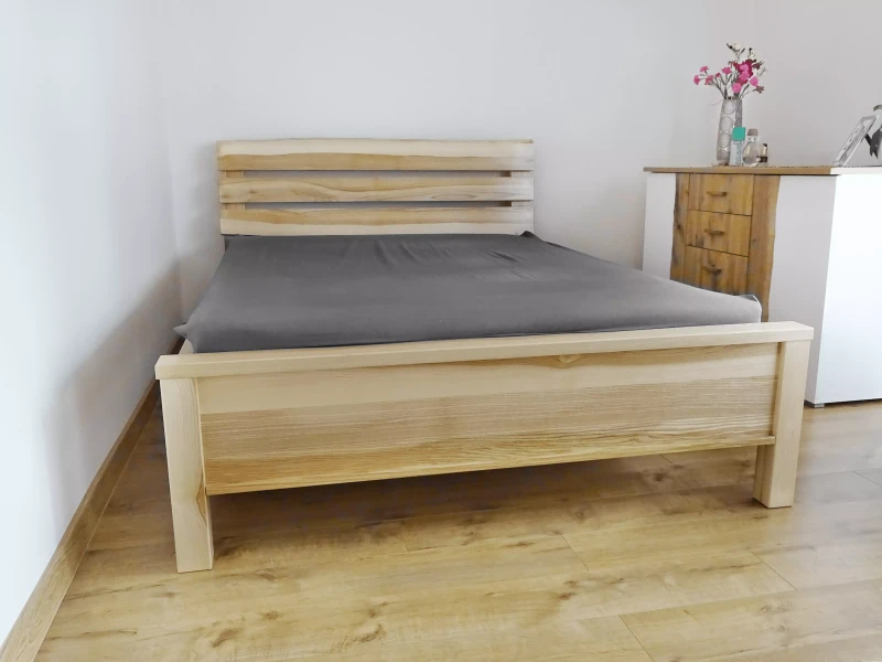 Łóżko country drewno jesionowe wykończenie olej bezbarwny.