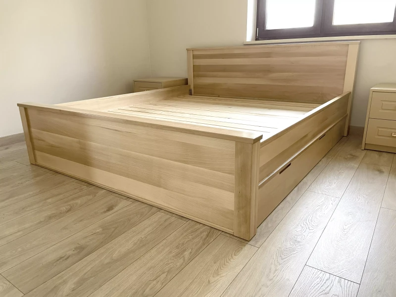 Łózko Mateusz drewno bukowe kolor lakier naturalny.