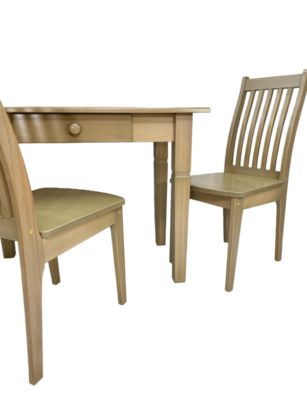 Stół z szufladą + dwa hokery powiększone 55 + dwa iga-11.png