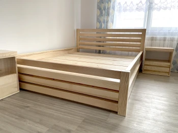 Łóżko jesionowe z przestronną, łatwo wysuwaną szufladą Konrad  2