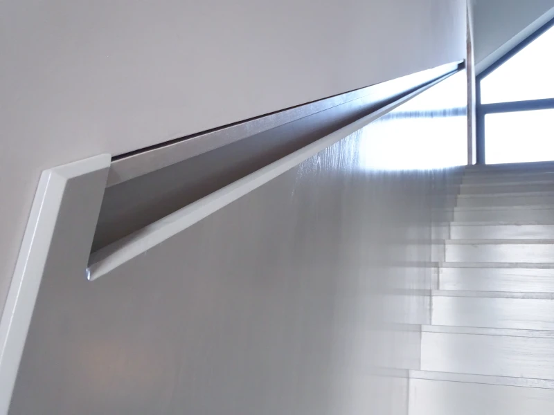 Schody Jesionowe z ukrytą balustradą