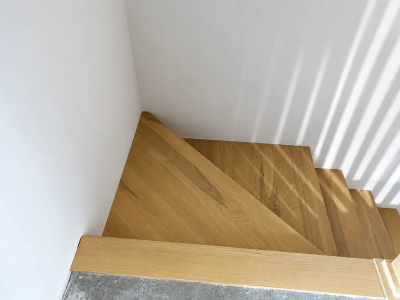 Schody Dębowe z balustradą lamelową