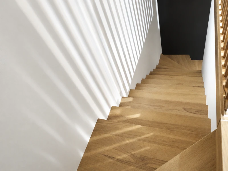 Schody Dębowe z balustradą lamelową