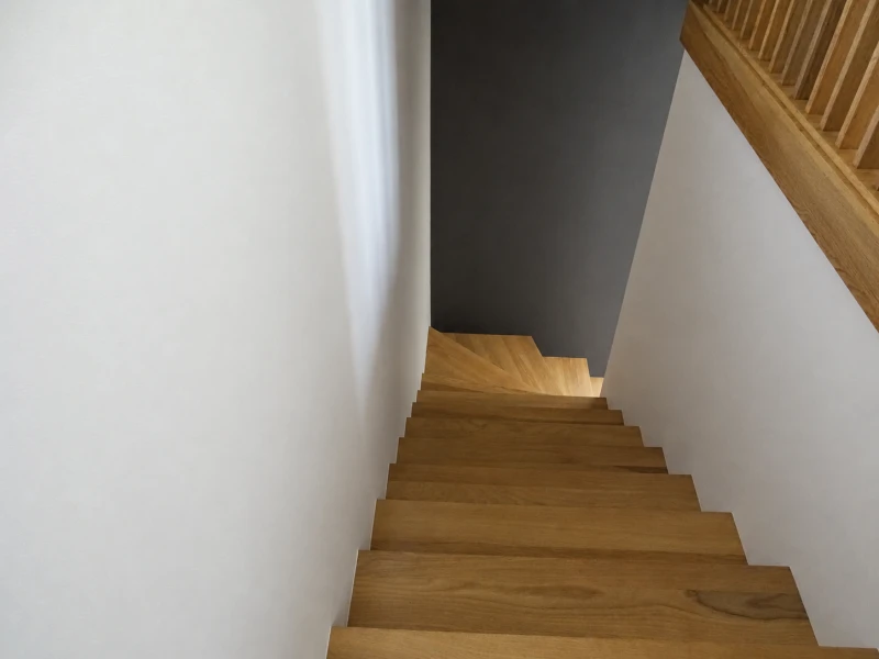 Schody Dębowe z balustradą lamelową
