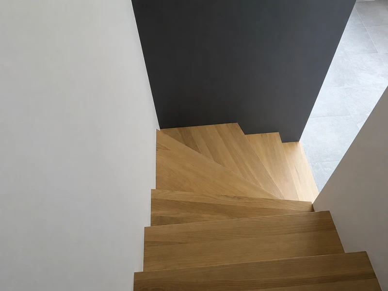 Schody Dębowe z balustradą lamelową