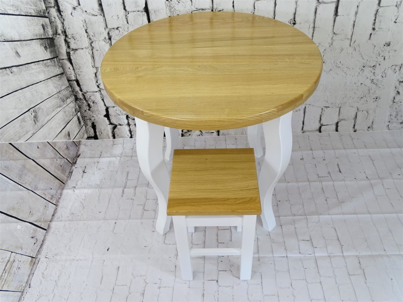Stół okrągły fi 80 blat drewno dębowe kolor lakier naturalny, stelaż drewno bukowe kolor biały lity ciepły. Taboret prosty 30 x 30 h 46.