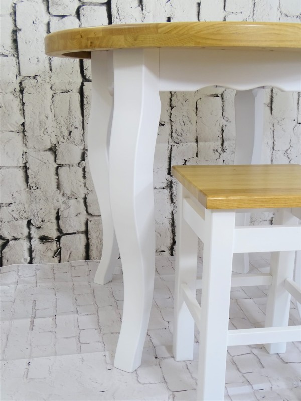 Stół okrągły fi 80 blat drewno dębowe kolor lakier naturalny, stelaż drewno bukowe kolor biały lity ciepły. Taboret prosty 30 x 30 h 46.