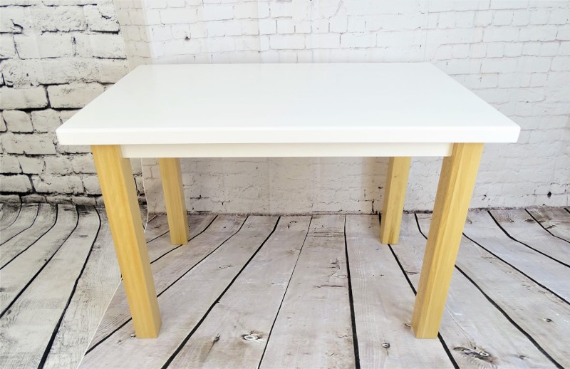 Stół Sb blat biały lity nogi buk lakier naturalny.