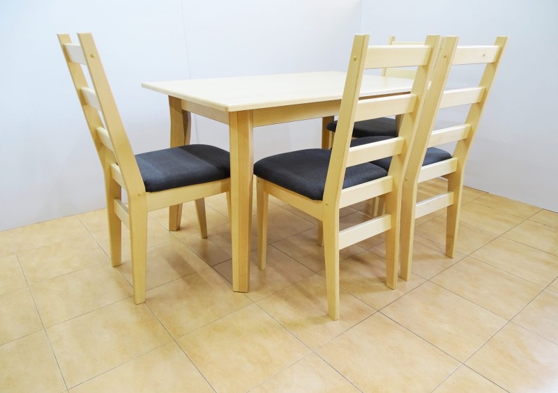 Stół modern drewno buk kolor lakier naturalny.