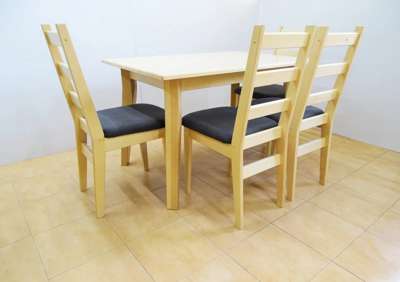 Stół modern drewno buk kolor lakier naturalny.