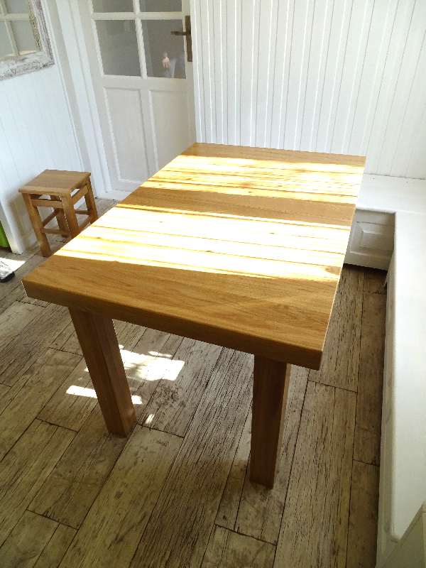 Stół lity dąb kolor lakier naturalny